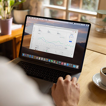 名将球员在最新篮球比赛中发挥出色