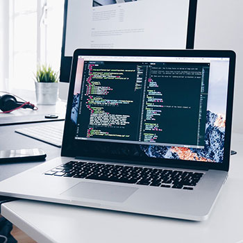 尼斯抗衡竞争对手，坚持斗志展现实力